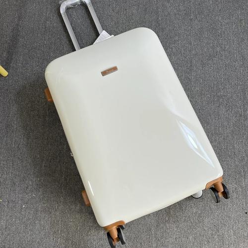 it luggage箱包品牌最早致力于为商务出差人士和休闲旅游者制造适合